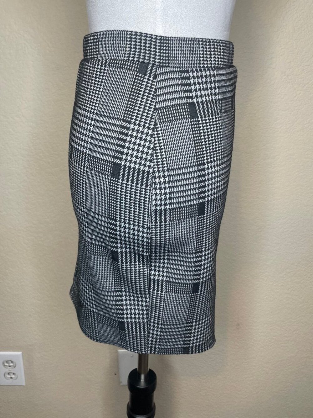Windsor Dark Academia Houndstooth Asymmetrical Mini Skirt Size Medium Plaid - Picture 5 of 10